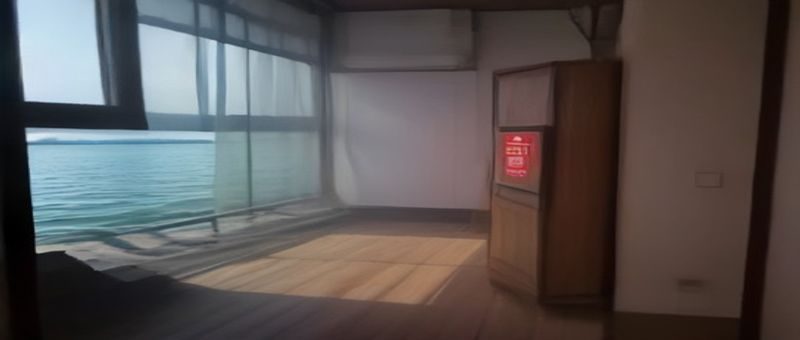 免费下载电影的网站首页展示，多张高清电影海报拼贴，包含动作片科幻片等多类型，暖橙色调影视导航平台界面